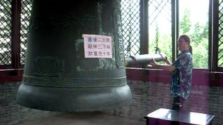 preview picture of video 'Glocke im Nansha Tianhou Palast'