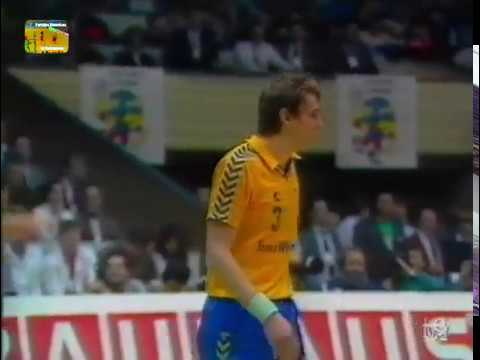 Gol de Magnus Wislander, él se lo hace todo, le sobra clase. Final Mundial TCH-1990 SWE-URS.