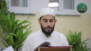 صورة هل يجب على المصلي قاعدًا أن يكون سجوده أخفض من ركوعه؟ الشيخ خباب الحمد