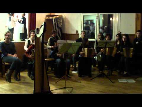 Trois coups de talon