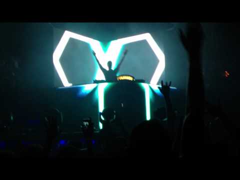 System F & Cosmic Gate - The Blue Theme (Ferry Corsten Fix) @ Full on Ferry Beirut