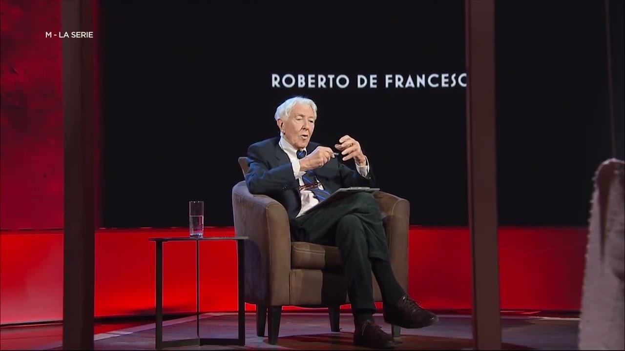 M – Il figlio del secolo, Corrado Augias sulla fragilità della democrazia: “Può accadere ...