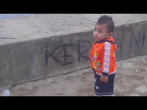 Ridho Raiyan main di tepi pantai