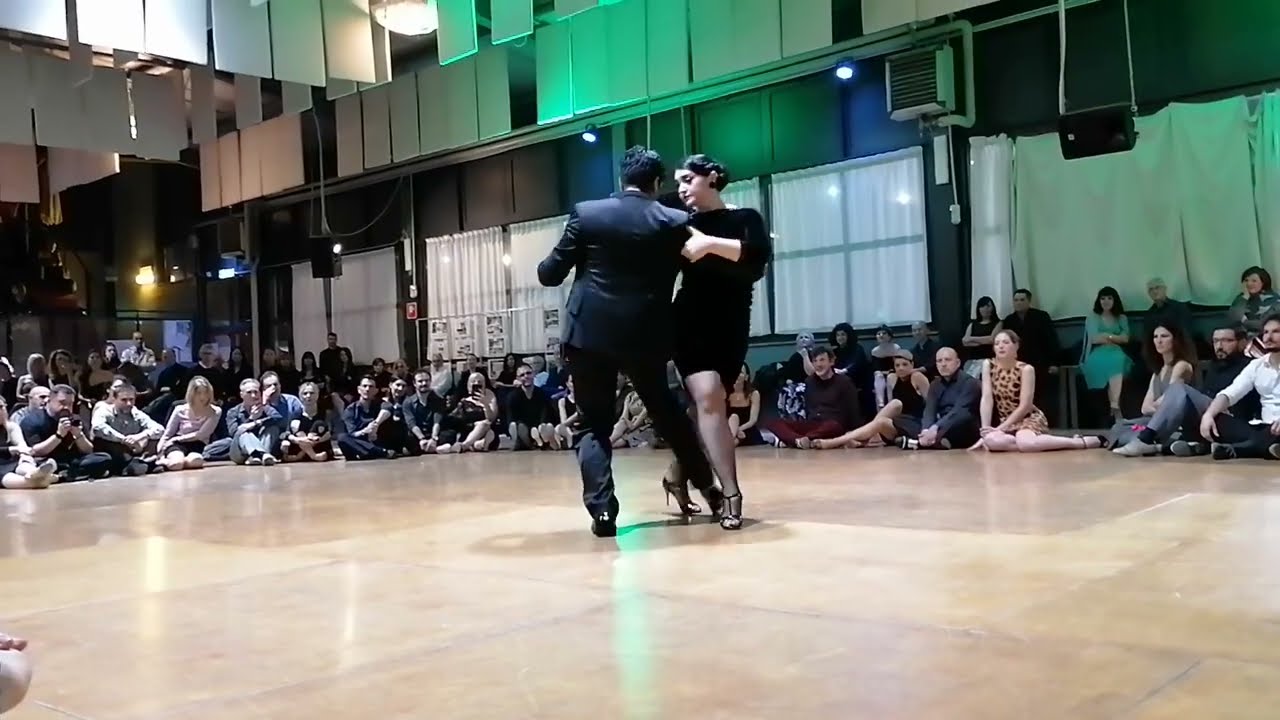 Ariadna Naveira y Fernando Sanchez interpretano il vals "Ilusion de mi Vida", milonga "Il Fortino"