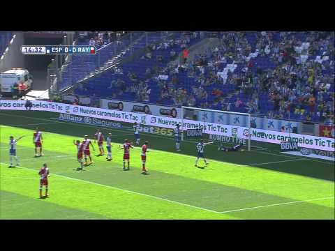 Lanzamiento de falta de Arbilla al travesaño y posterior disparo rozando el palo