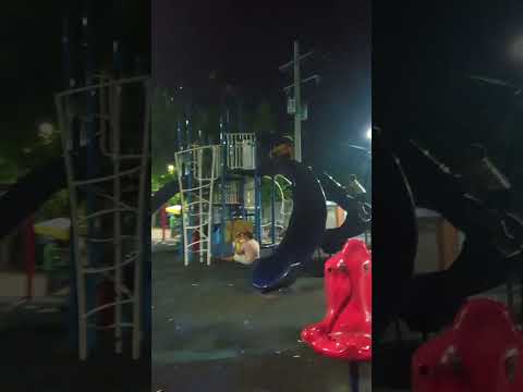 los niños se divierten en el parque infantil Bolivar de Sabanalarga Atlco.