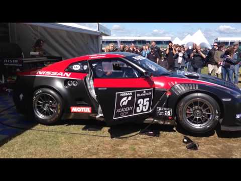 GT1 R35 Nissan GTR warm up and through gears