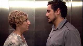 Blanche et Martin dans l'ascenseur