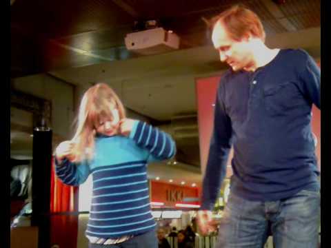 Morgan Alling och Elin tränar cha-cha