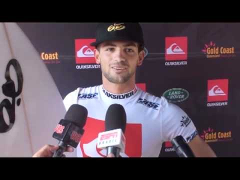 Alejo passa por Owen Wright