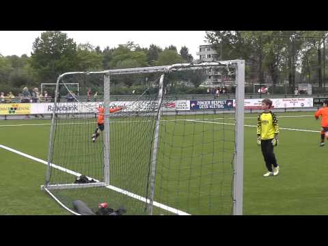 18 mei 2013 PVCV E5 - VV De Meern E5 com 1-4 Doelpunt Leandro, assist Daan