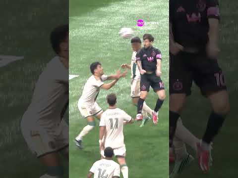 O SUÁREZ TAMBÉM É GARÇOM! QUE BAITA ASSISTÊNCIA! #shorts