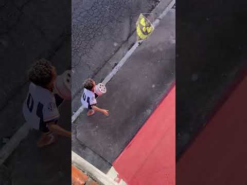 MENOR GANHANDO UM PIPA MALVADAO!!!