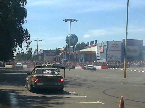 В Белгороде прошло дрифт-шоу «Спасибо за Победу»