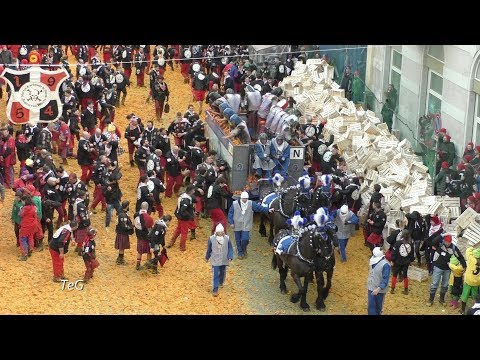 Battaglia arance con il carro I Baroni di Borgata - Carnevale Ivrea 2018
