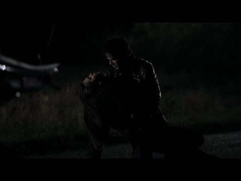 Damon & Elena - 1x11 #1 ( Damon saves Elena and carries her )