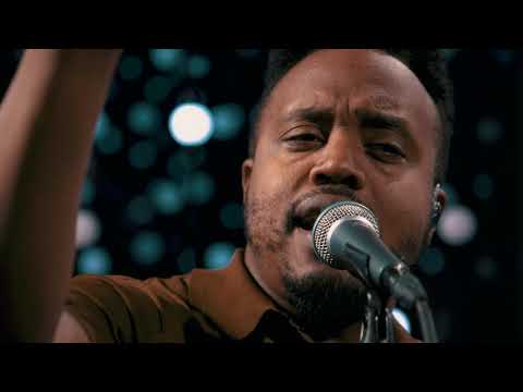 Walk Away - Durand Jones & The Indications