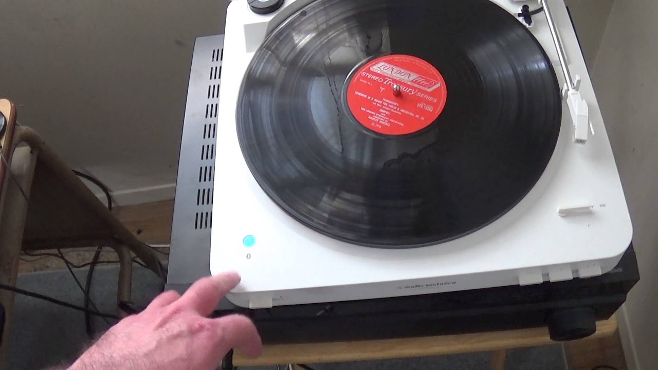 Виниловый проигрыватель Audio-Technica AT-LP60BT, черный