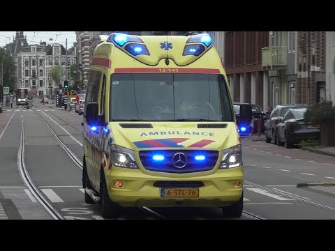 Ambulances 12-141 en 12-159 met spoed in Amsterdam en Purmerend
