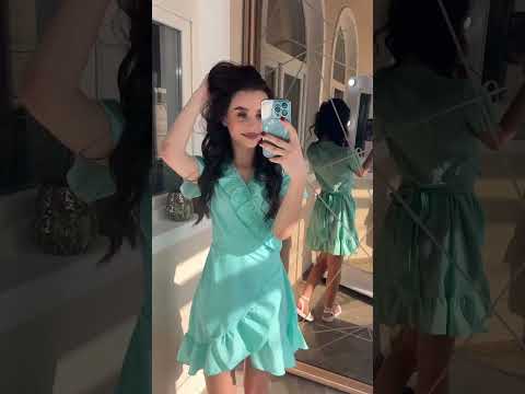 Летнее молодежное платье в горошек с запахом, пояском и рюшем по краям - фото 1 - id-p2188618656