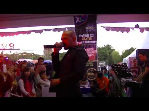 Husein Idol feat Deny & The Add Band - Dealova - Ngabuburit Bersama XL Surabaya 2014