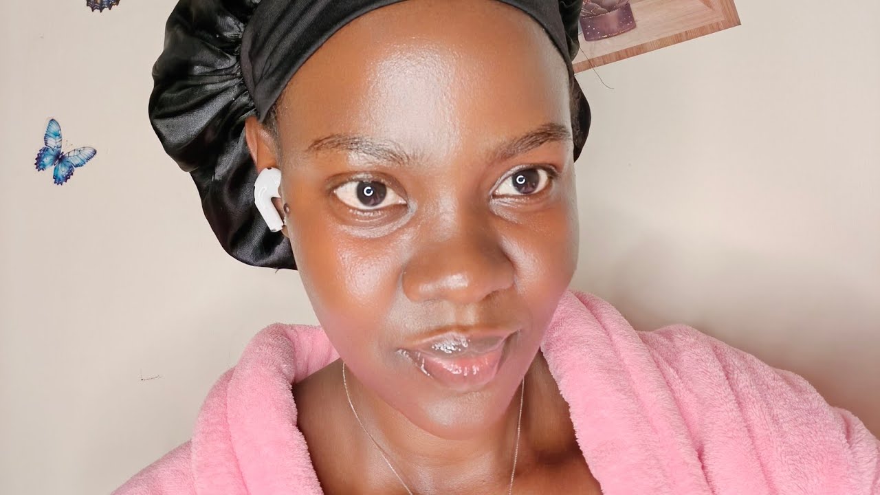 Omukazi muweweta bwoti mpola mpola emana eyiwe amazzi 