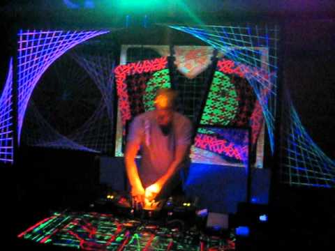 Mekkanikka - California Dreaming (Vs Vibraddict) Live @ Atsuko Project (Part 7), Dison 2012