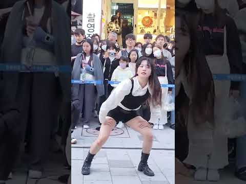 20221029 173317 YuKagawa#유카가와&HyoJin#김효진&ShinHwa#강신화 Hongdae Busking 홍대 버스킹 SnowHorse#눈말