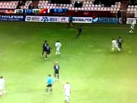 El cordobesista López Silva envia su enésimo balón al poste