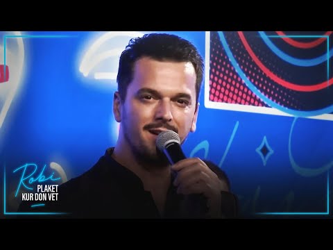 Ylli Demaj elektrizon atmosferen festive në Robi Plaket Kur Don Vet 🔥🔥