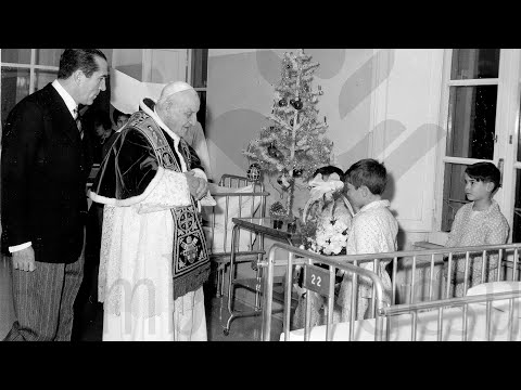 Giovanni XXIII in visita ai piccoli malati del Bambino Gesù