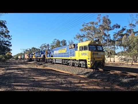 2PM6 PN up "Linfox Express" (NR98 14 114, 101P), Perth to Melbourne, 1825, 26/12/25, Stawell W VIC 