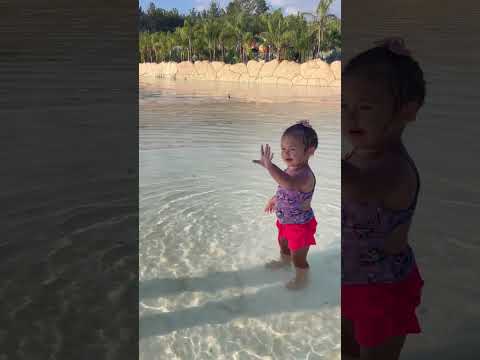 Hellena se divertindo em Caldas novas.. 🥰🤩 #viralvideo #chicks #praia #caldasnovas