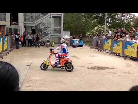 Nicola L’ Ιmpennatore Vespa Stunt Show in Athens Scooter Moto Festival 2016