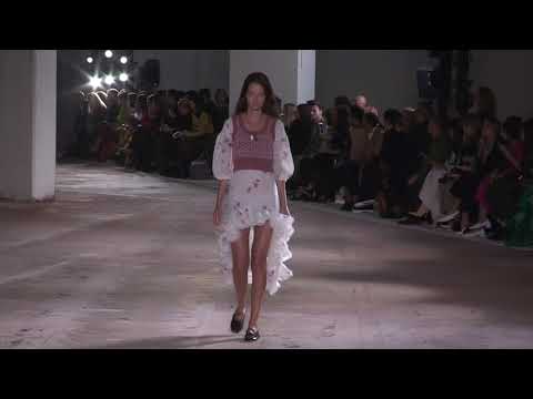 Giambattista Valli Paris Fashion Show Ready to Wear Spring Summer 2018