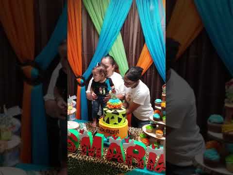 CANTANDOLE feliz cumpleaños a la nena de yaira 2017 (1)