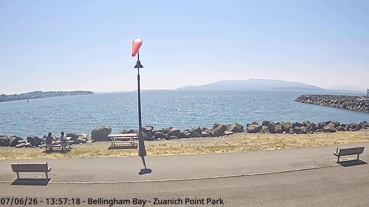 Live webcam view of Bahía de Bellingham en Zuanich Point