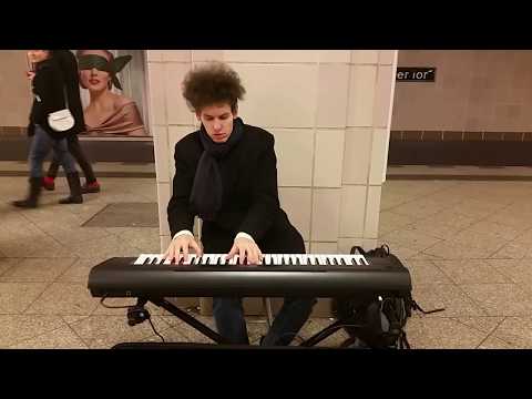 Thomas Krüger playing Keyboard Medley in Berlin Underground station