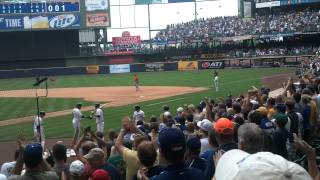 Aoki and Gomez hit back to back HRs for the Milwaukee Brewers