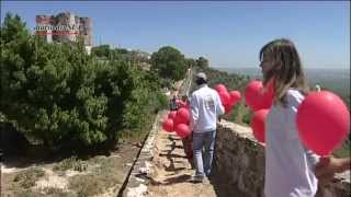 preview picture of video 'Cordão humano pela Paz uniu 700 pessoas no Castelo de Evoramonte'