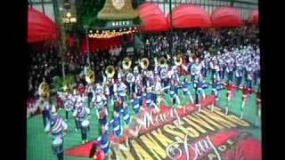 preview picture of video 'Morgantown High School, Macy's Parade Country Roads 2009.MOD'