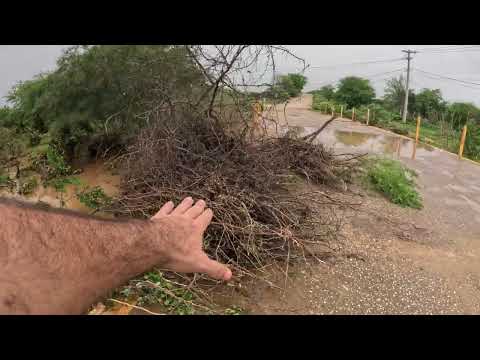 após grande chuva a passagem molhada do sítio caiçarinha deu uma grande cheia