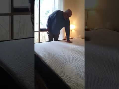 Sleeping Duck mattress. How to unpack...by amateurs. (1)