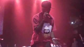 Iyaz singing "Replay"