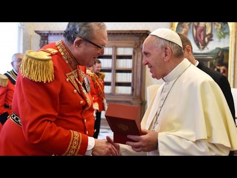 Click to Watch the El Papa lamenta la ofuscacion progresiva de la fe video