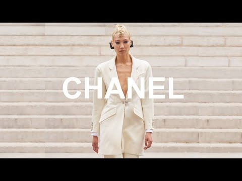 Chanel Haute Couture FW 2021-2022 Fashion Show (Soo Joo Park, Vittoria Ceretti…)