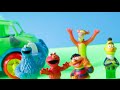 Sesame Street Toys Meets Tigger Cookie Monster Bert Ernie And Elmo Meet Tigger While Camping