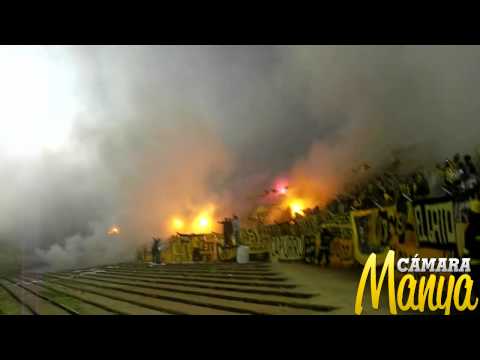 "Peñarol - U de Chile | Recibimiento Talud | Libertadores 2012 | www.camaramanya.com" Barra: Barra Amsterdam &bull; Club: Peñarol &bull; País: Uruguay