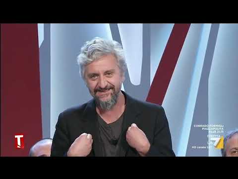 L'attore teatrale Ascanio Celestini racconta una barzelletta su Matteo Renzi