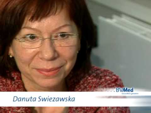 Sie drehte den Kopf scharf wunden Hals, die tun Arthritis des Knies Massage